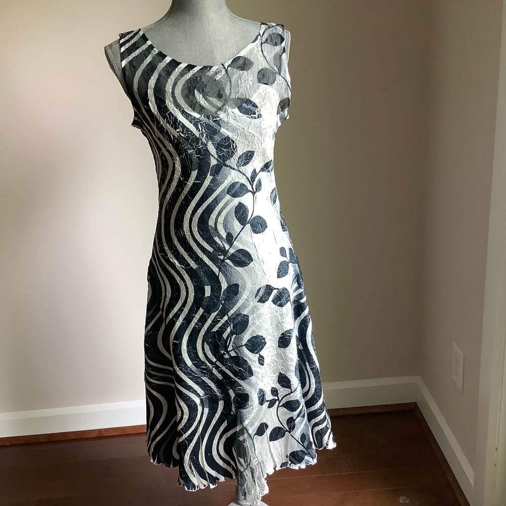 Komarov Black &White Crinkle Sleeveless Midi Dress